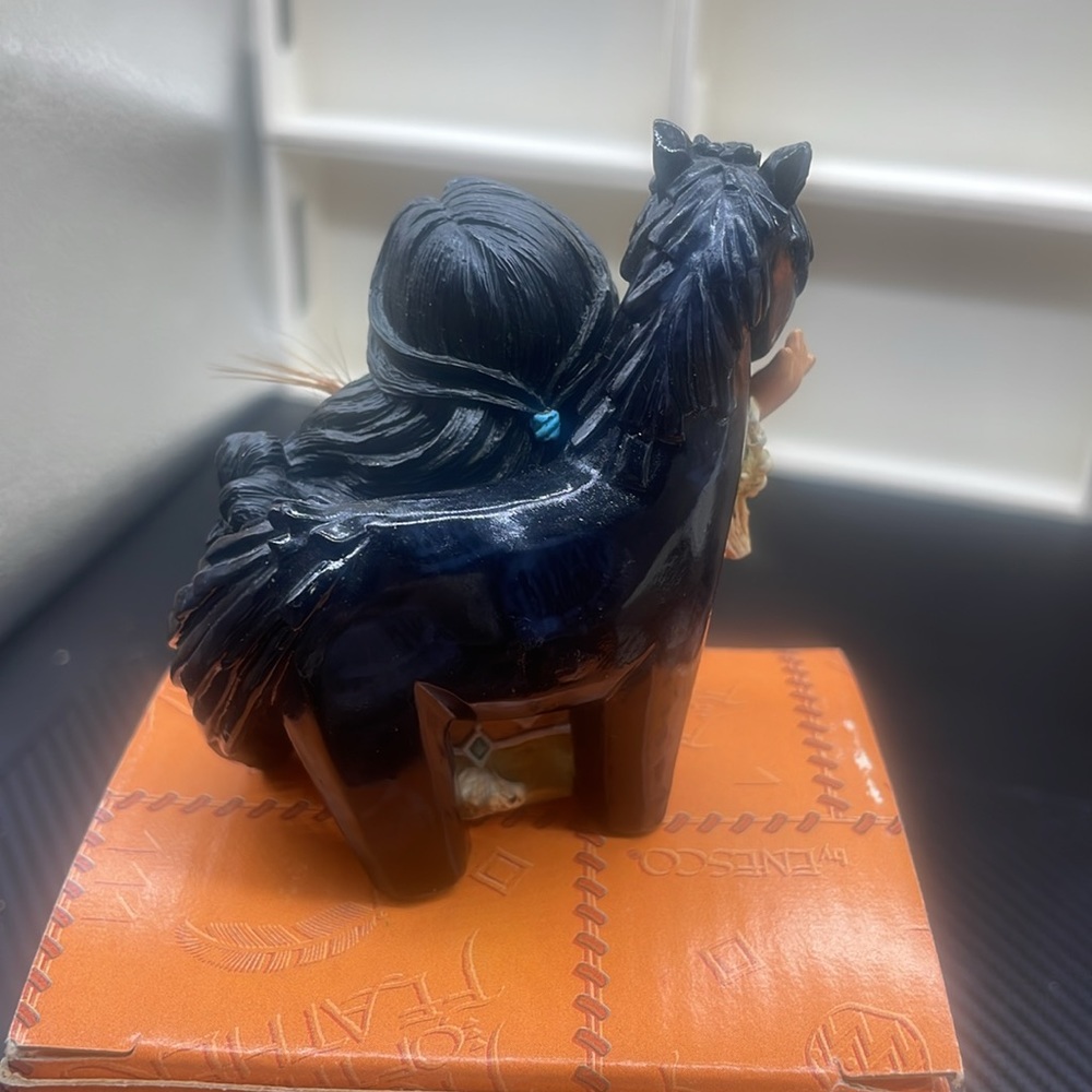 FRIENDS OF THE FEATHER FIGURINE "SHE WHO REINS POWER " - Picture 4 of 9